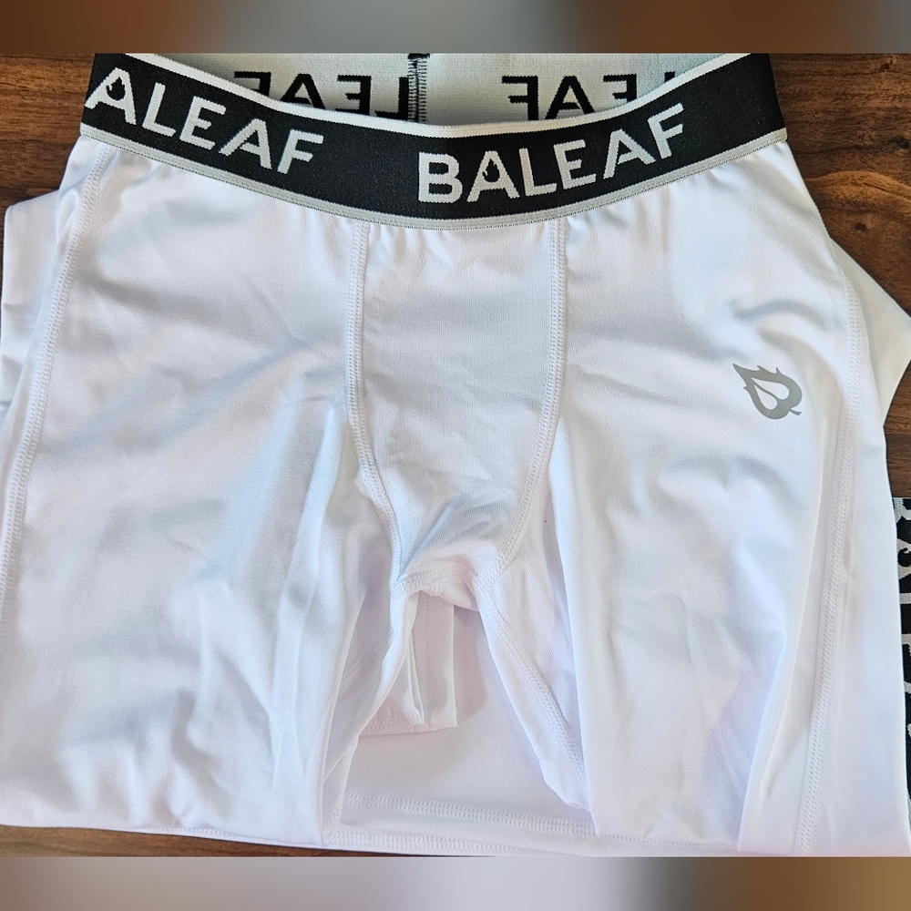 Baleaf Boy's White Compression Leggings Size Medium
